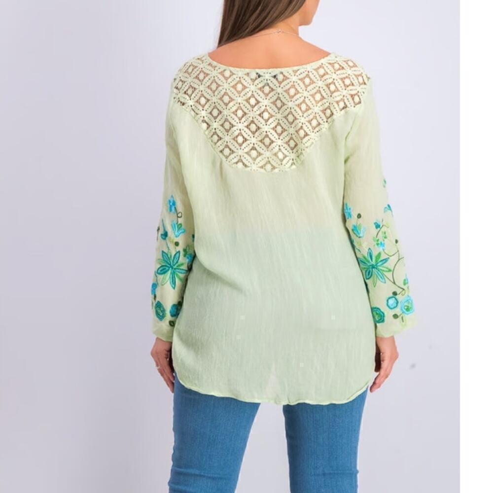 Figueroa & Flower Embroidered Blouse V-Neck, Bell Sleeve Green/Blue size Medium - Picture 12 of 14